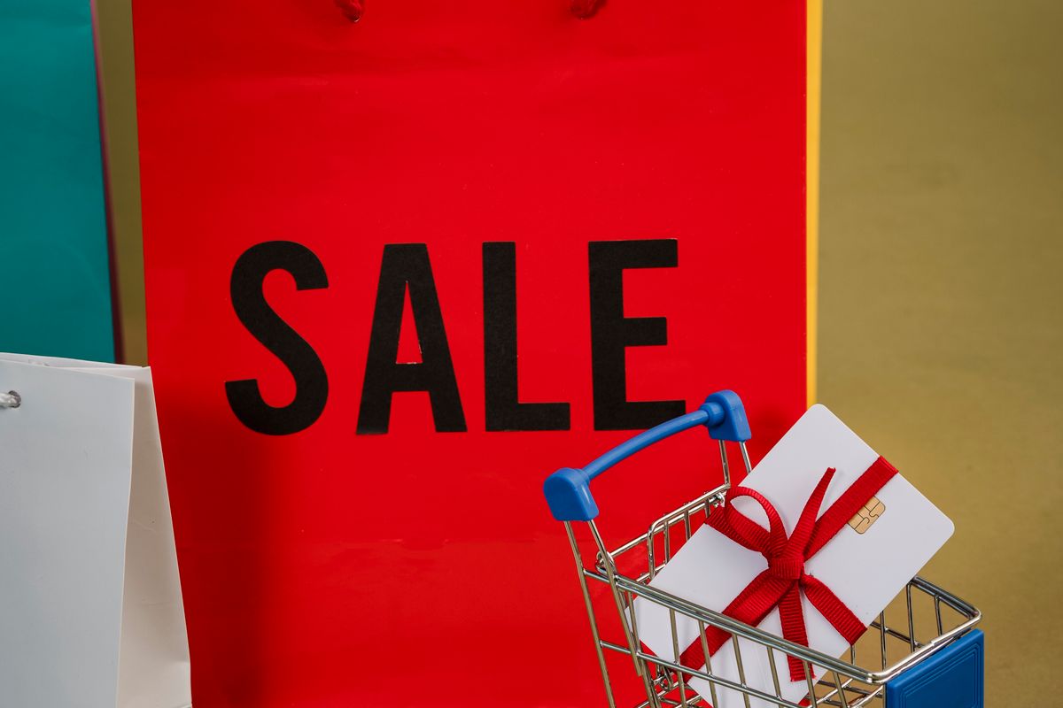 Saldi e acquisti d'impulso nella fast fashion